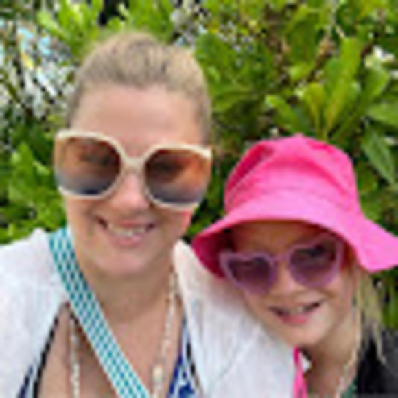 Meet your Posher, Kristen - Picture 1 of 1